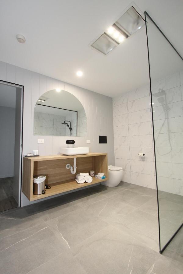Waterfront Apartments เดวอนพอร์ต ภายนอก รูปภาพ